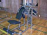 シーティッドインクラインアブドミナル