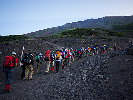 ツアーで安心富士登山